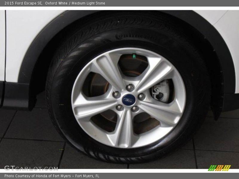 Oxford White / Medium Light Stone 2015 Ford Escape SE