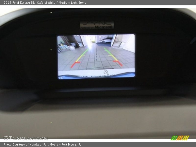 Oxford White / Medium Light Stone 2015 Ford Escape SE