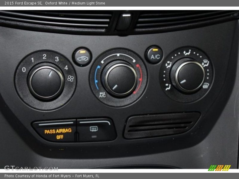 Oxford White / Medium Light Stone 2015 Ford Escape SE