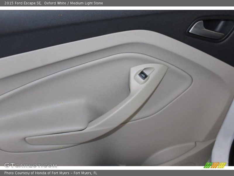 Oxford White / Medium Light Stone 2015 Ford Escape SE