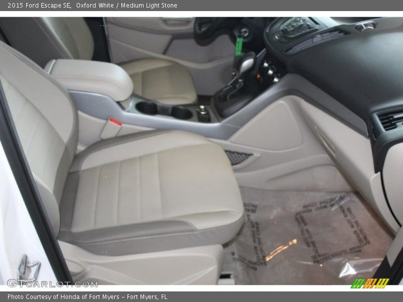 Oxford White / Medium Light Stone 2015 Ford Escape SE