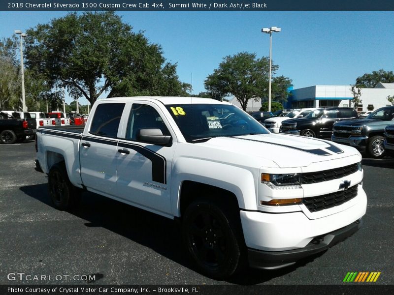 Front 3/4 View of 2018 Silverado 1500 Custom Crew Cab 4x4