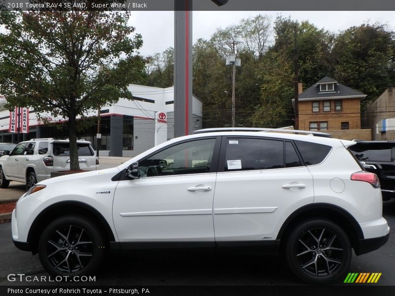 Super White / Black 2018 Toyota RAV4 SE AWD