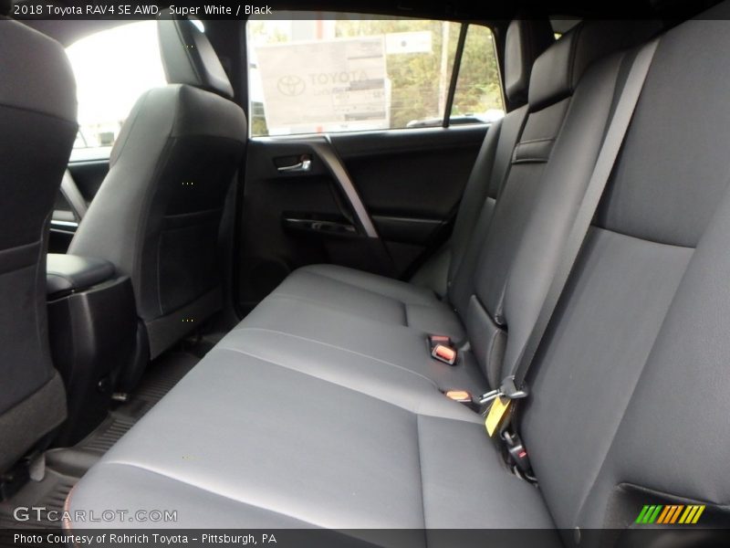 Super White / Black 2018 Toyota RAV4 SE AWD