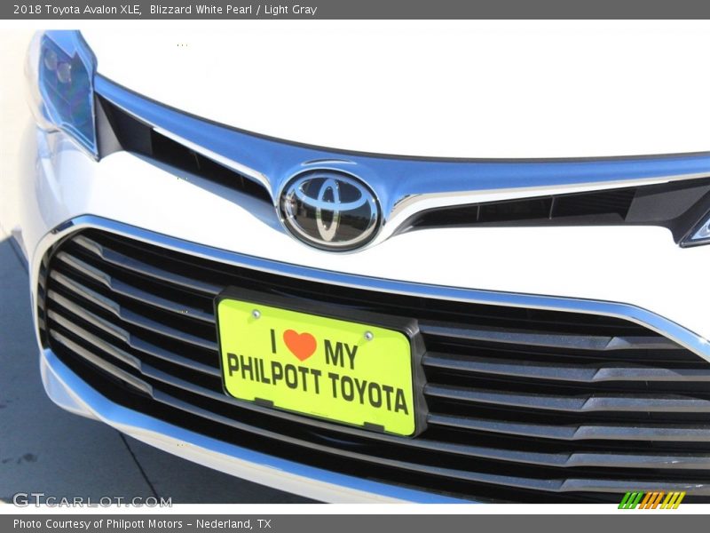 Blizzard White Pearl / Light Gray 2018 Toyota Avalon XLE