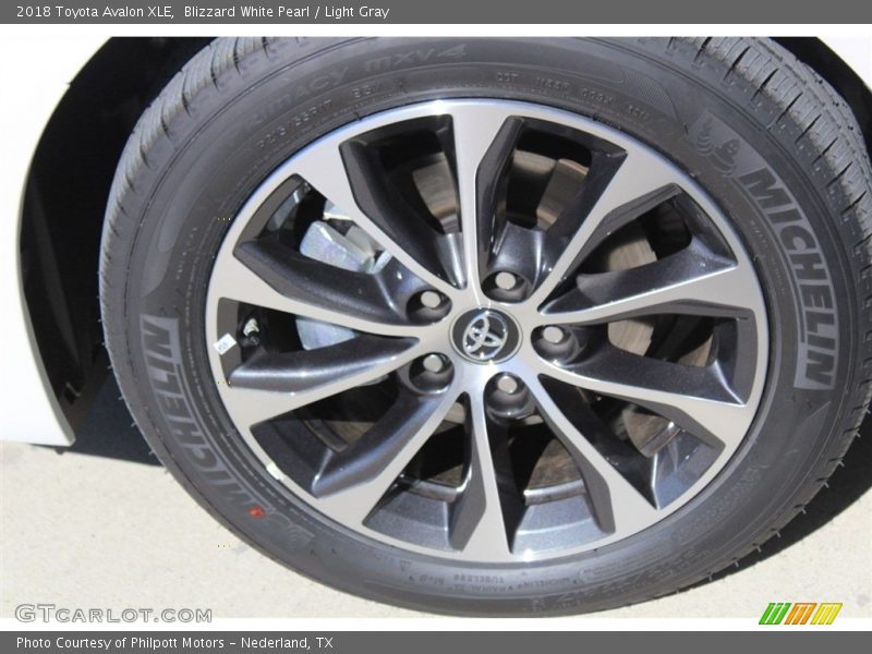 Blizzard White Pearl / Light Gray 2018 Toyota Avalon XLE