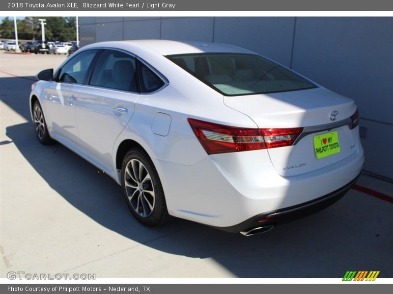 Blizzard White Pearl / Light Gray 2018 Toyota Avalon XLE