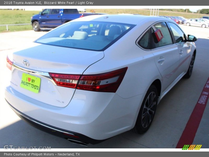 Blizzard White Pearl / Light Gray 2018 Toyota Avalon XLE