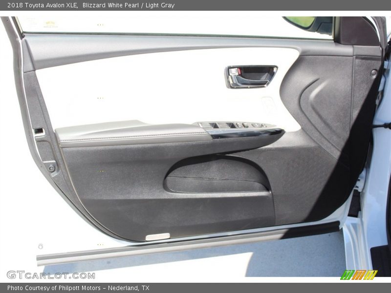 Blizzard White Pearl / Light Gray 2018 Toyota Avalon XLE