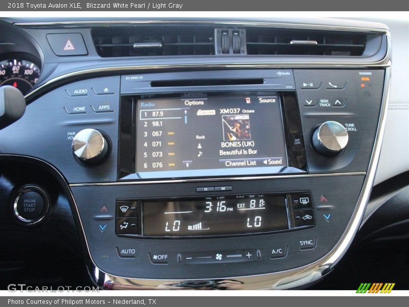 Blizzard White Pearl / Light Gray 2018 Toyota Avalon XLE