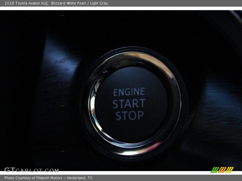 Blizzard White Pearl / Light Gray 2018 Toyota Avalon XLE