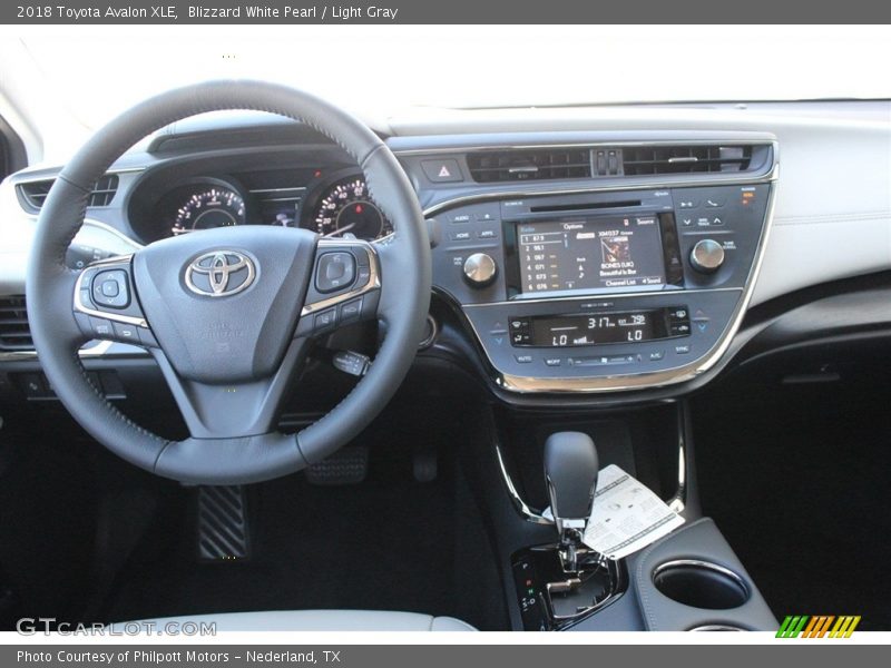 Blizzard White Pearl / Light Gray 2018 Toyota Avalon XLE