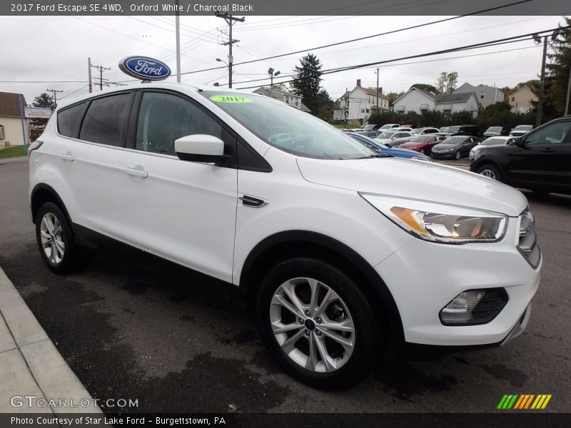 Oxford White / Charcoal Black 2017 Ford Escape SE 4WD