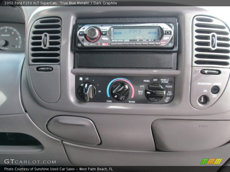 True Blue Metallic / Dark Graphite 2002 Ford F150 XLT SuperCab