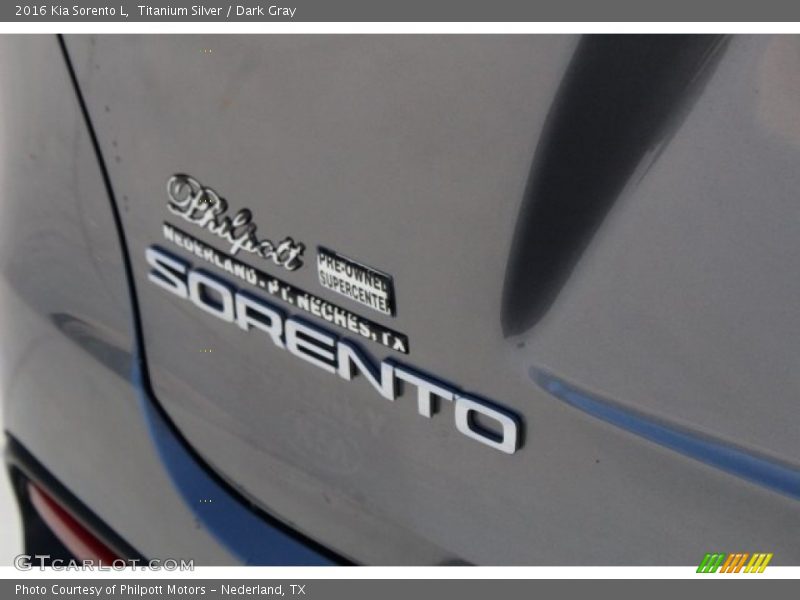Titanium Silver / Dark Gray 2016 Kia Sorento L
