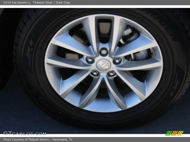 Titanium Silver / Dark Gray 2016 Kia Sorento L