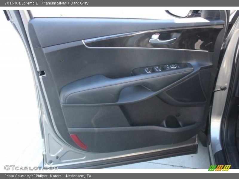Titanium Silver / Dark Gray 2016 Kia Sorento L
