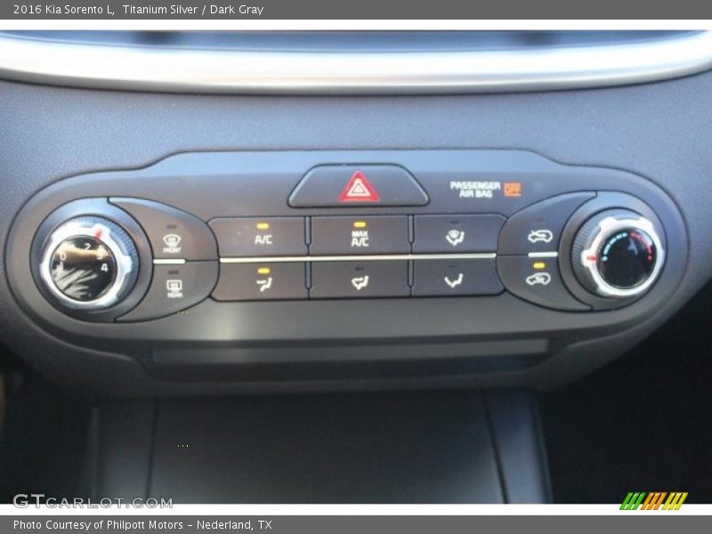 Titanium Silver / Dark Gray 2016 Kia Sorento L