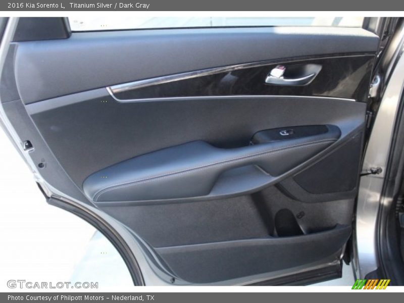 Titanium Silver / Dark Gray 2016 Kia Sorento L
