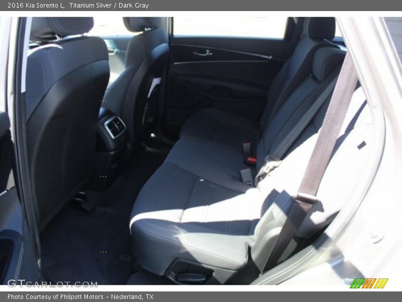 Titanium Silver / Dark Gray 2016 Kia Sorento L