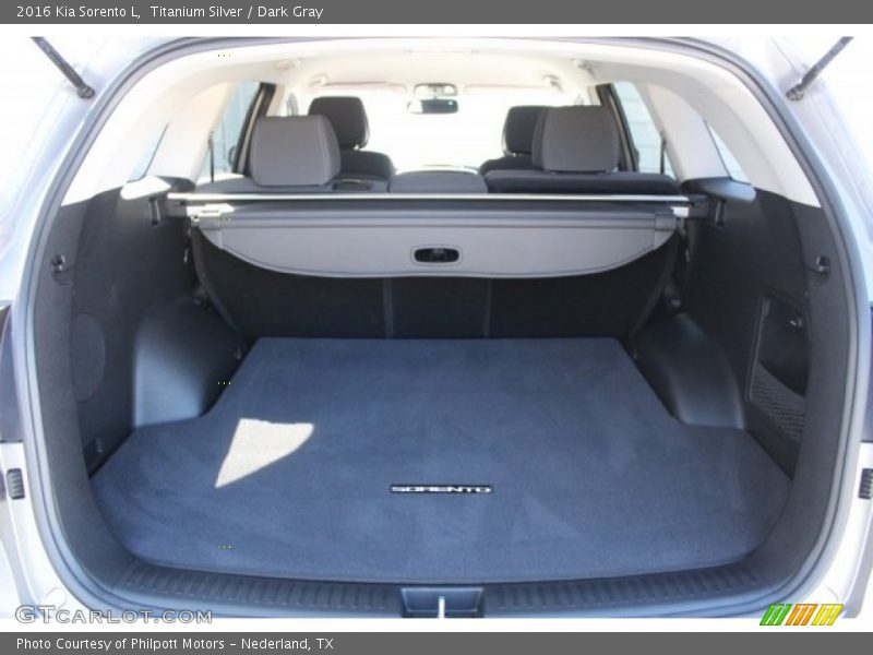 Titanium Silver / Dark Gray 2016 Kia Sorento L