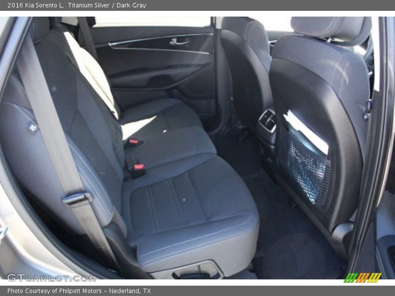 Titanium Silver / Dark Gray 2016 Kia Sorento L