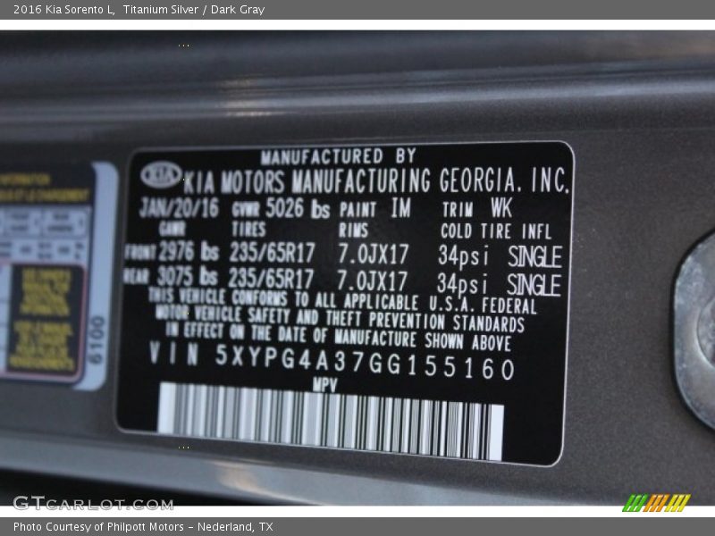 Titanium Silver / Dark Gray 2016 Kia Sorento L