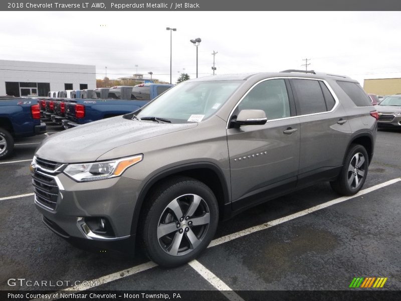 Front 3/4 View of 2018 Traverse LT AWD