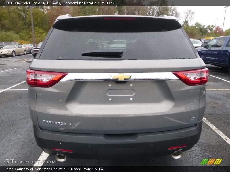 Pepperdust Metallic / Jet Black 2018 Chevrolet Traverse LT AWD