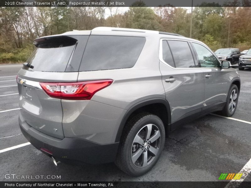 Pepperdust Metallic / Jet Black 2018 Chevrolet Traverse LT AWD
