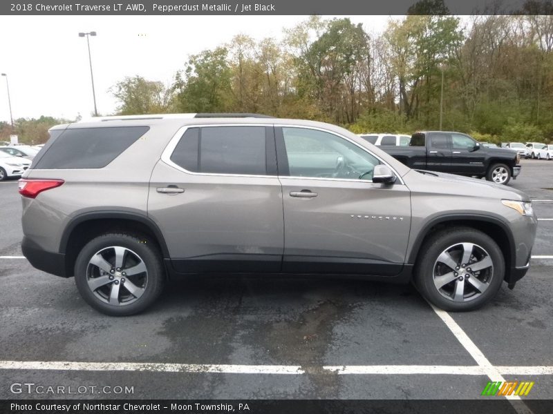 Pepperdust Metallic / Jet Black 2018 Chevrolet Traverse LT AWD