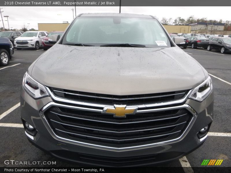 Pepperdust Metallic / Jet Black 2018 Chevrolet Traverse LT AWD