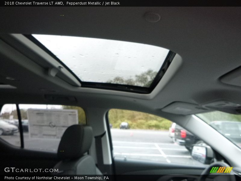 Pepperdust Metallic / Jet Black 2018 Chevrolet Traverse LT AWD