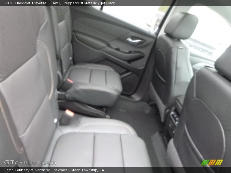 Pepperdust Metallic / Jet Black 2018 Chevrolet Traverse LT AWD