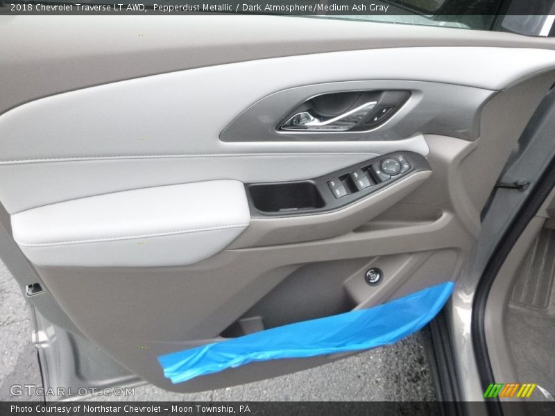 Pepperdust Metallic / Dark Atmosphere/Medium Ash Gray 2018 Chevrolet Traverse LT AWD