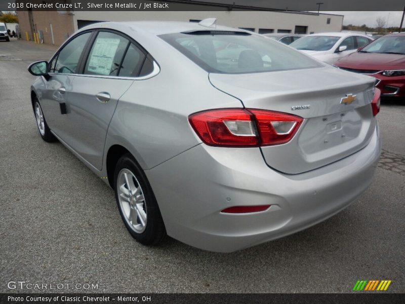 Silver Ice Metallic / Jet Black 2018 Chevrolet Cruze LT