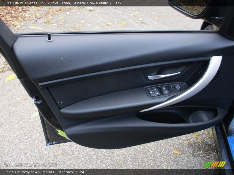 Mineral Grey Metallic / Black 2018 BMW 3 Series 320i xDrive Sedan