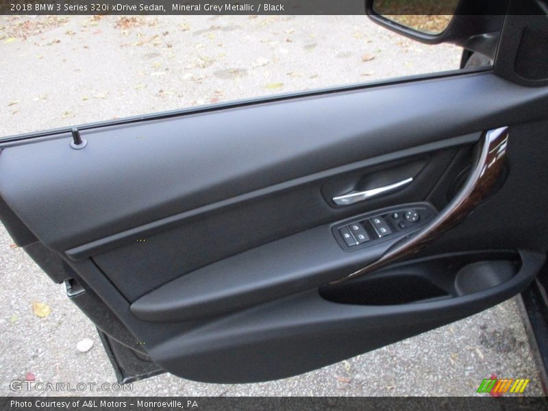 Mineral Grey Metallic / Black 2018 BMW 3 Series 320i xDrive Sedan