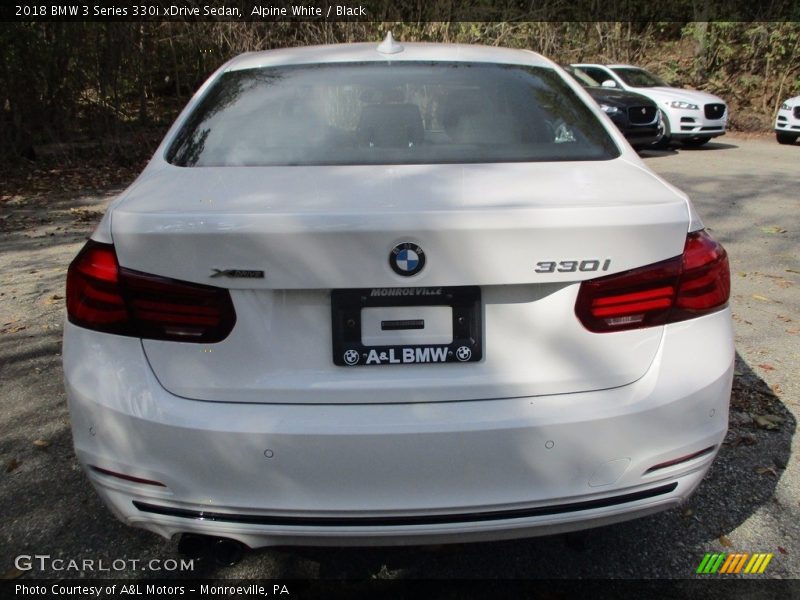 Alpine White / Black 2018 BMW 3 Series 330i xDrive Sedan