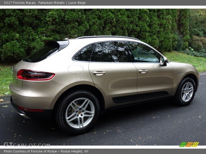 Palladium Metallic / Luxor Beige 2017 Porsche Macan