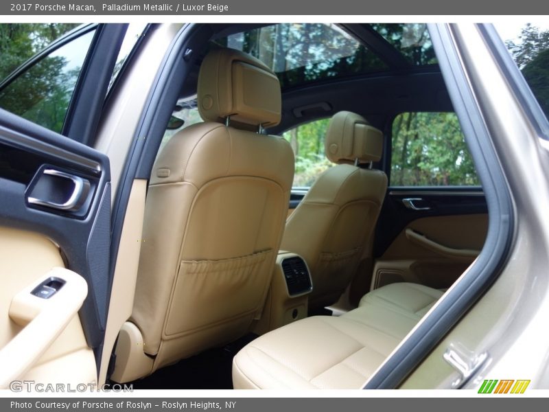 Palladium Metallic / Luxor Beige 2017 Porsche Macan