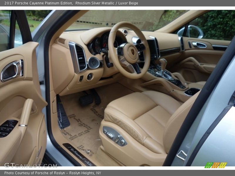 Rhodium Silver Metallic / Luxor Beige 2017 Porsche Cayenne Platinum Edition