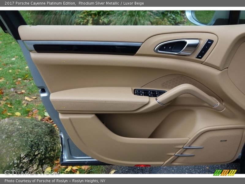 Rhodium Silver Metallic / Luxor Beige 2017 Porsche Cayenne Platinum Edition