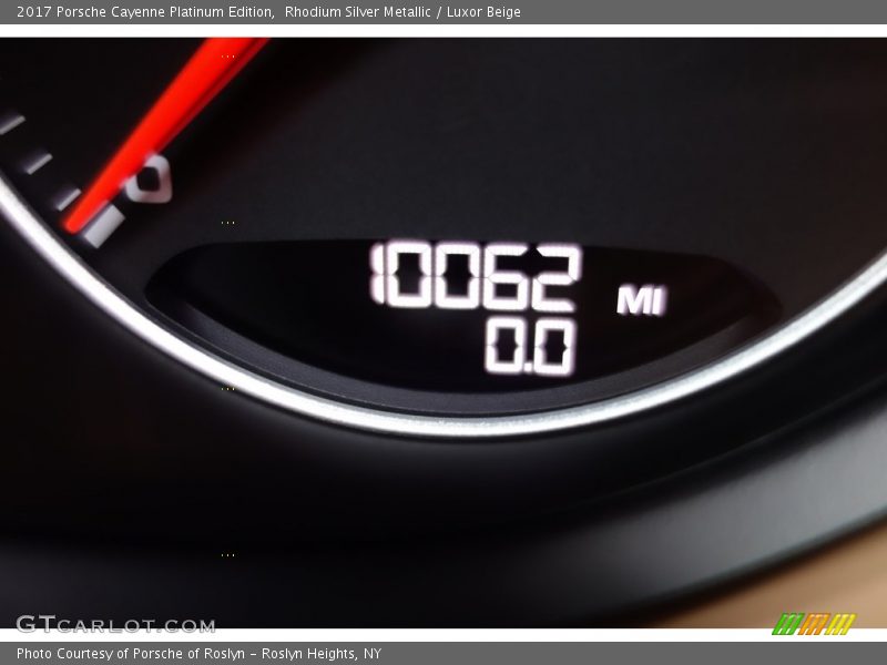 Rhodium Silver Metallic / Luxor Beige 2017 Porsche Cayenne Platinum Edition