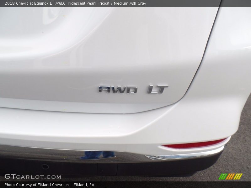 Iridescent Pearl Tricoat / Medium Ash Gray 2018 Chevrolet Equinox LT AWD