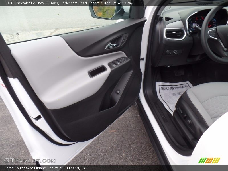 Iridescent Pearl Tricoat / Medium Ash Gray 2018 Chevrolet Equinox LT AWD