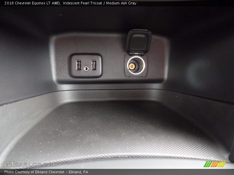 Iridescent Pearl Tricoat / Medium Ash Gray 2018 Chevrolet Equinox LT AWD