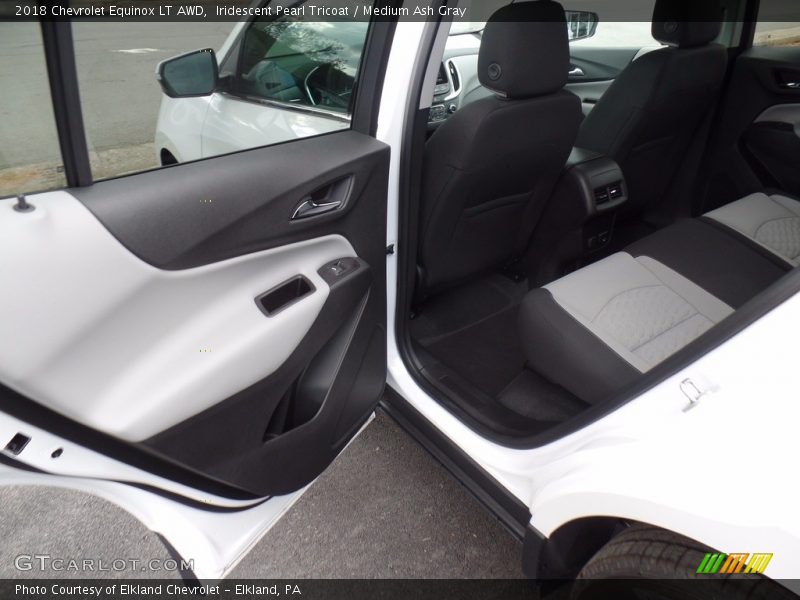 Iridescent Pearl Tricoat / Medium Ash Gray 2018 Chevrolet Equinox LT AWD