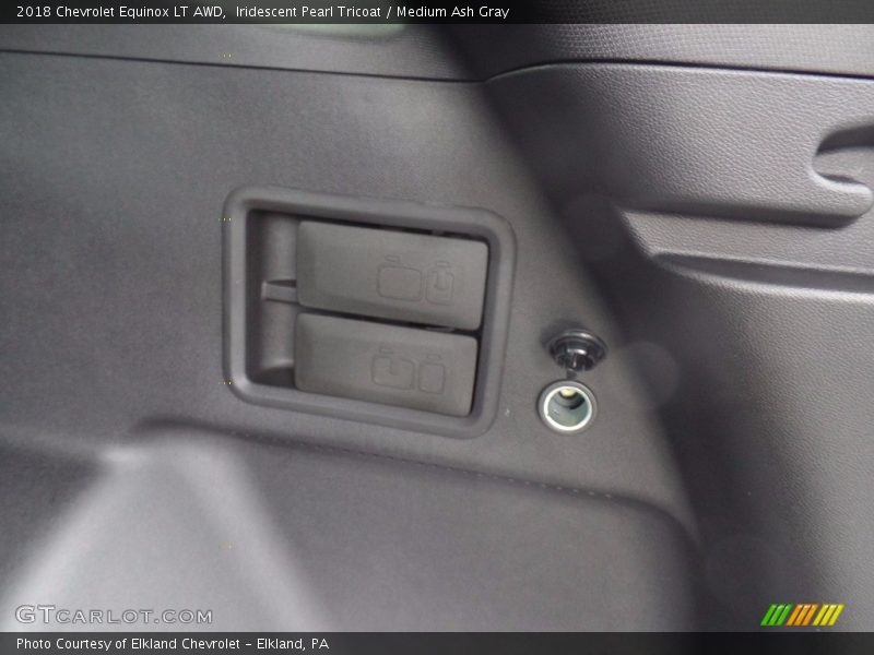 Iridescent Pearl Tricoat / Medium Ash Gray 2018 Chevrolet Equinox LT AWD