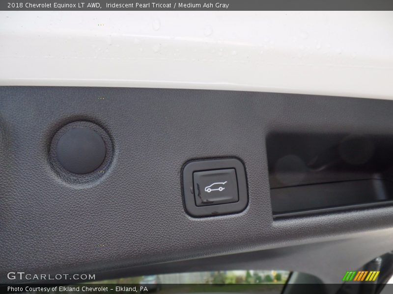 Iridescent Pearl Tricoat / Medium Ash Gray 2018 Chevrolet Equinox LT AWD